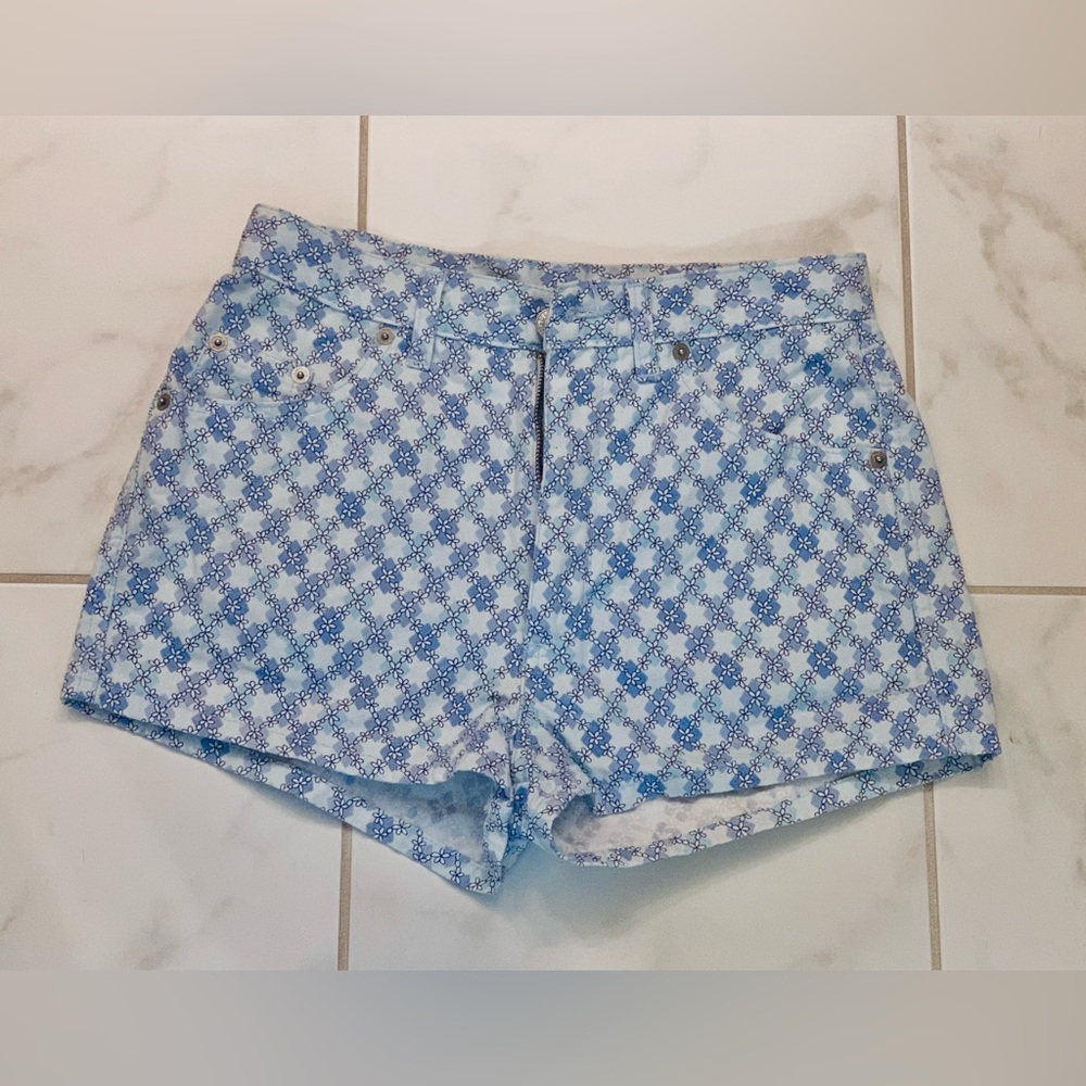 A vintage United Colors of Benetton woman shorts size 42.
